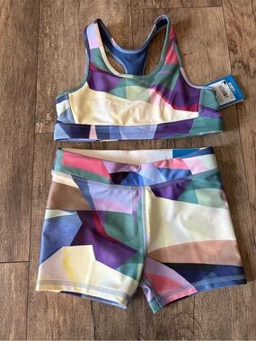 DSG Girls Multicolor Geometric Sports Bra and Shorts Set